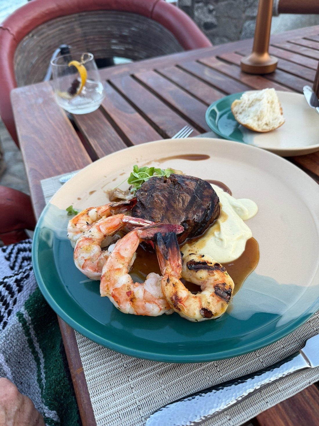 Filete Mignon y camarones
