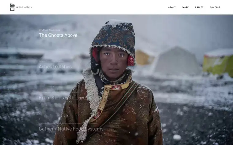 Captura de Renan Ozturk: foto a pantalla completa detrás de la lista de trabajos
