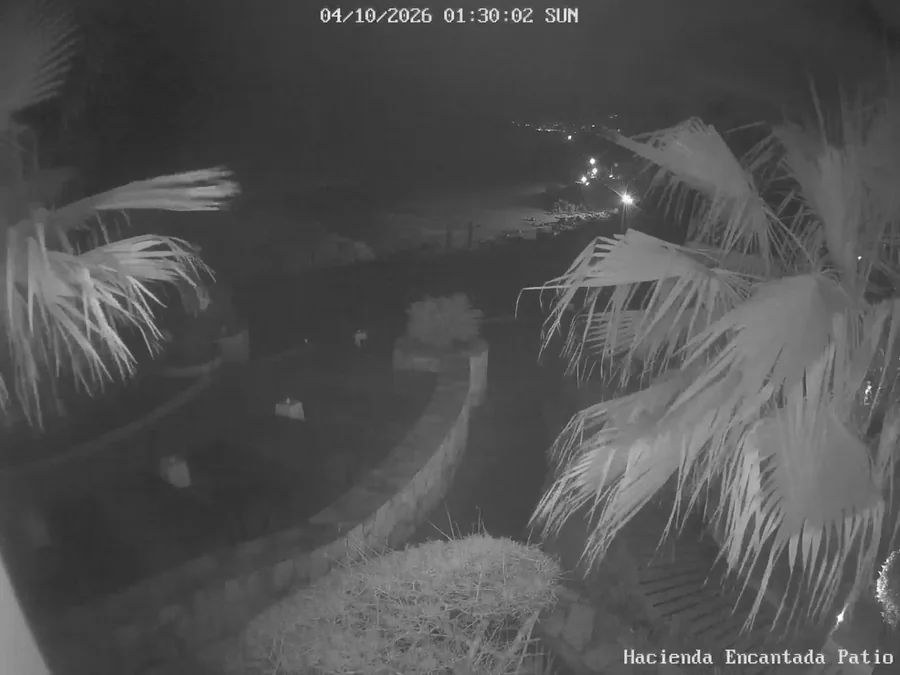Hacienda Encantada · Corredor (noche)