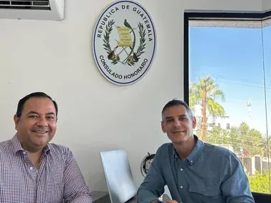 Facebook post by the Honorary Consulate of Guatemala in La Paz about a visit by Adrián De Antoni
