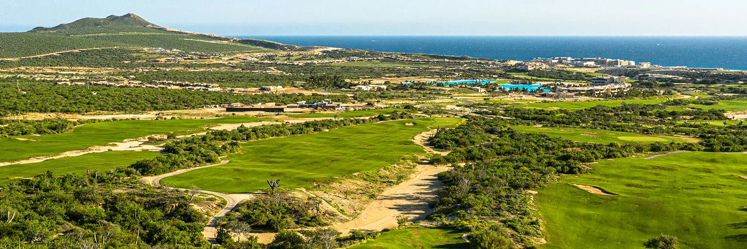 Vista panorámica de El Cardonal en Diamante Cabo San Lucas, con el Pacífico al fondo