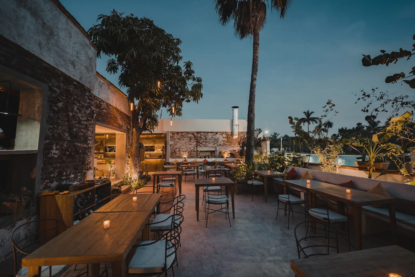 Kitchen table restaurant cover