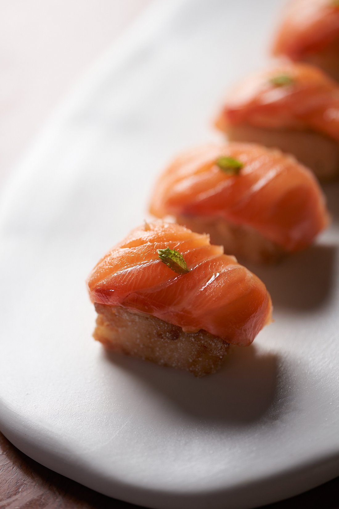 Salmon y arroz crispy
