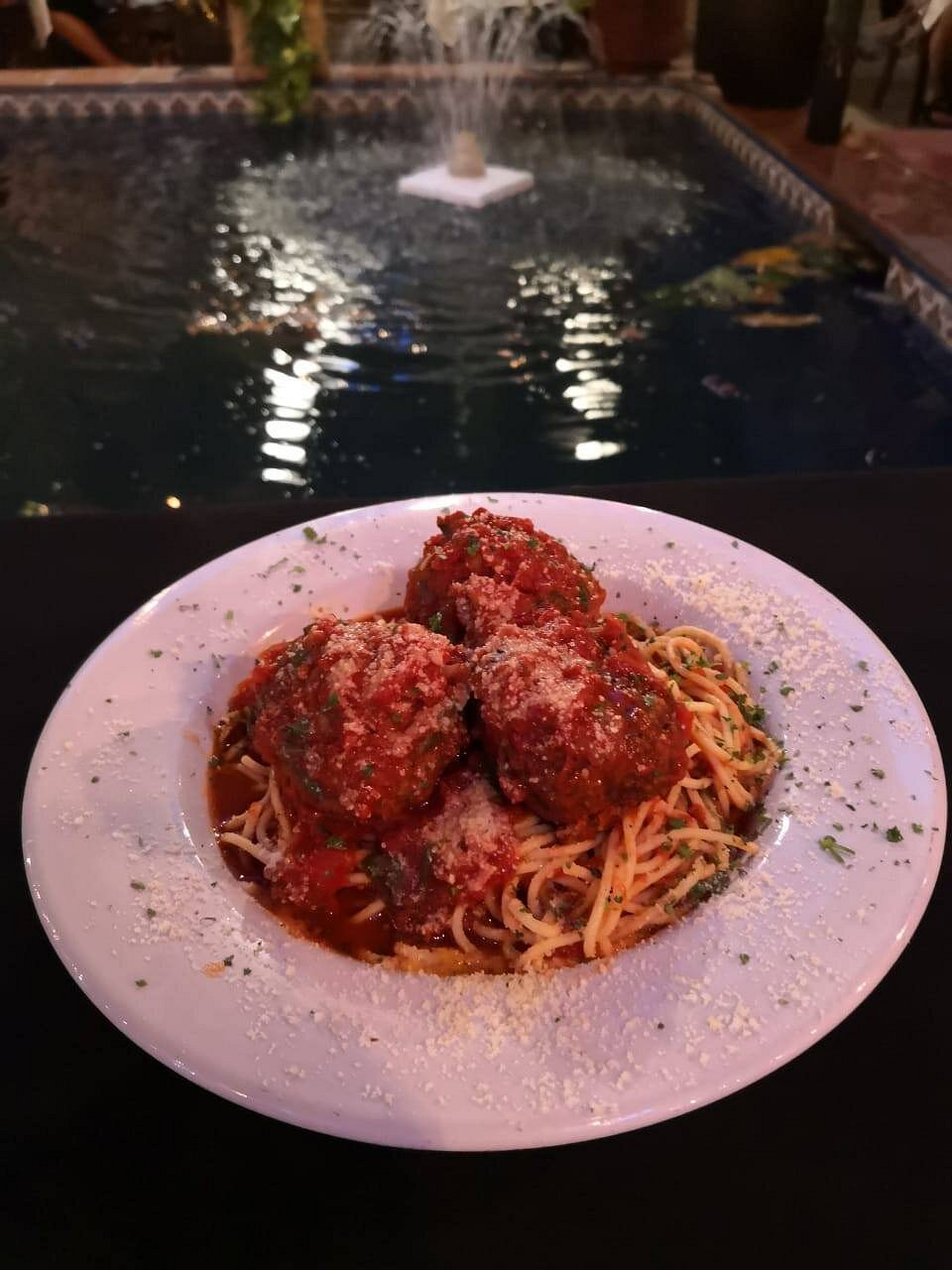 Spaghetti con albondigas