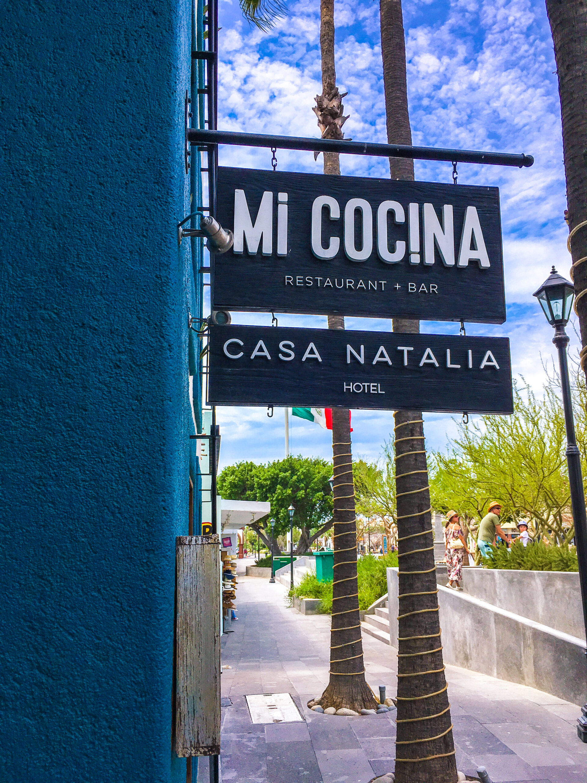 Restaurants & Bars