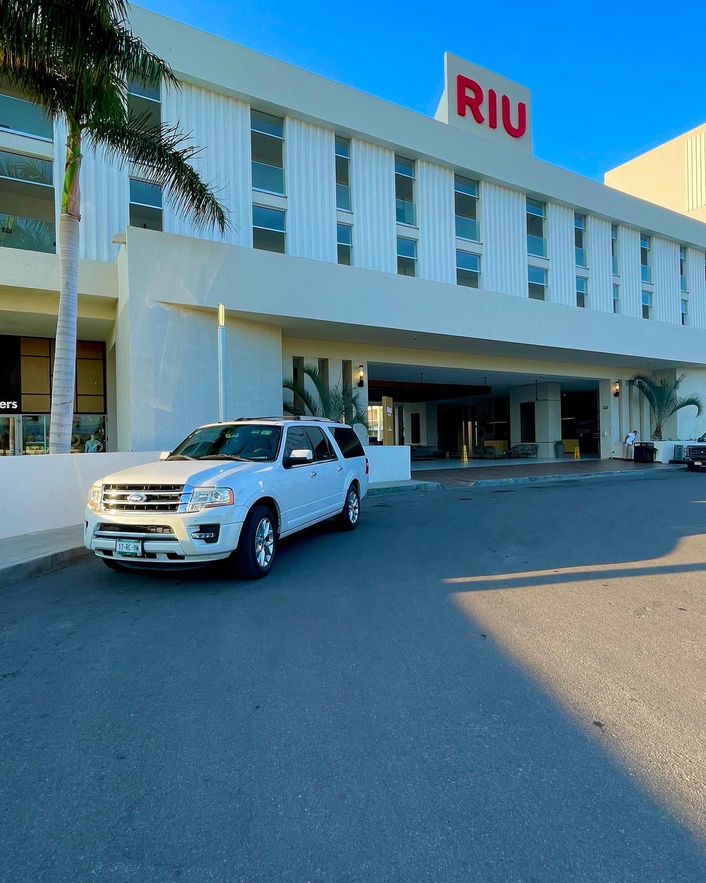 Airport Cabo Limo — cover photo