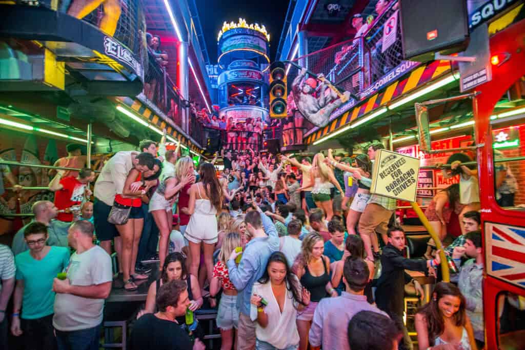 A lively night inside El Squid Roe