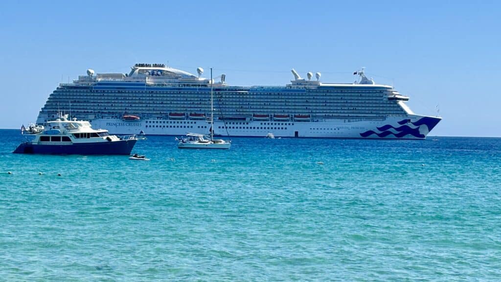 A cruise ship anchored in the bay off Médano Beach