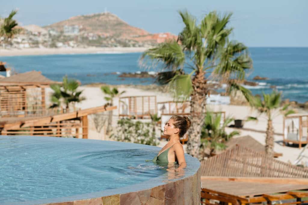 The adults-only infinity pool and hot tub at Hilton Los Cabos