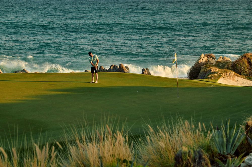 El Dorado Golf and Beach Club green beside the Sea of Cortez