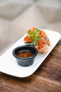 Fresh summer rolls (rollos de verano), an eclectic Asian-leaning starter