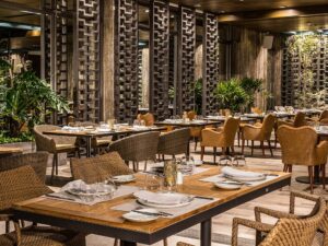 velas-10-interior-dining-room